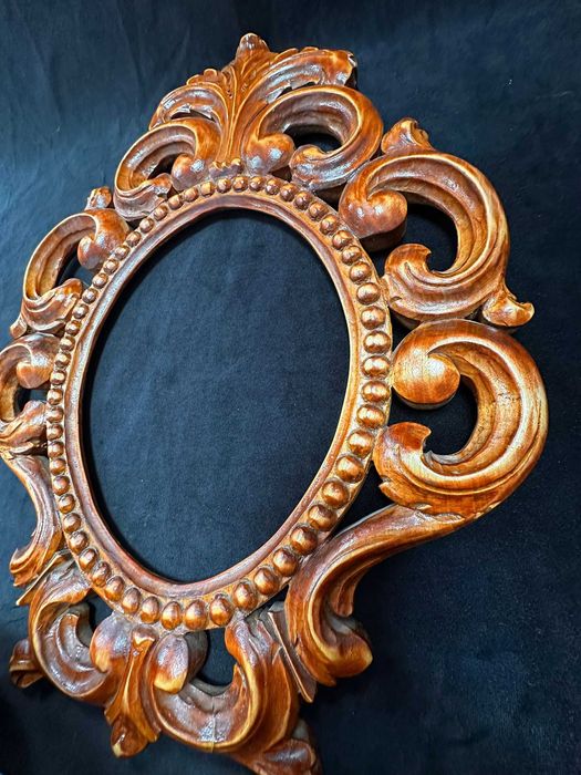 Ramă oglindă lucrată manual din lemn de cireș