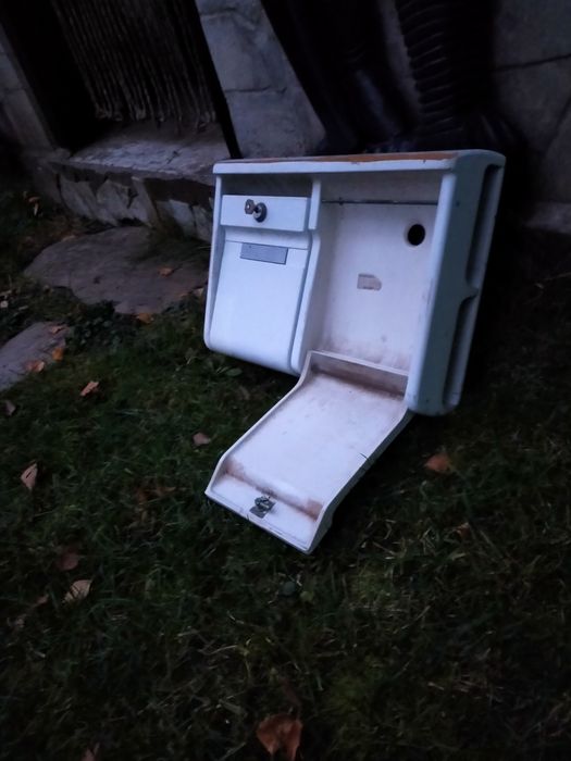 Cutie poștală dubla, chei