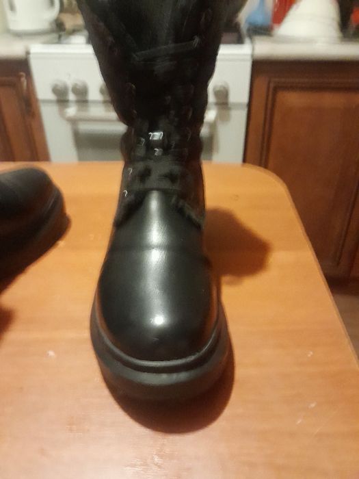 Продам ботинки зимние..