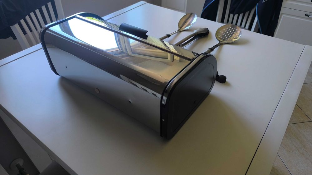 Луксозен комплект Brabantia – Инокс кутия за хляб + релса с прибори за готвене и 3 броя прибори