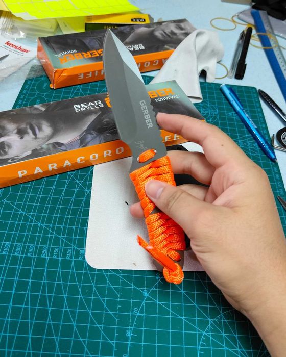 Cutit Supravietuire Gerber Bear Grylls PARACORD cu teaca, lama fixa