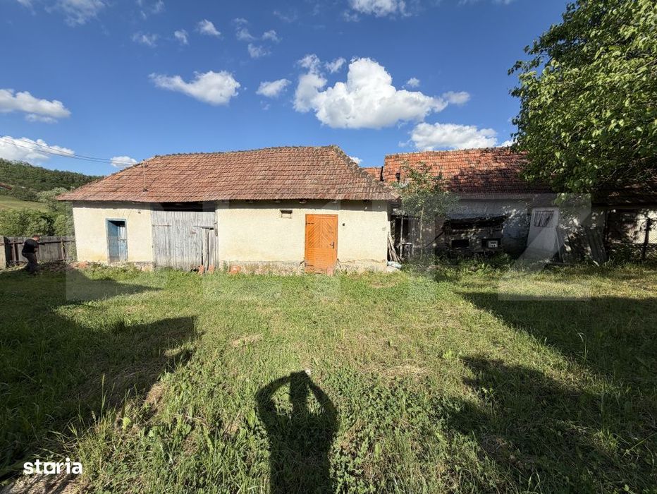Casa cu 3 camere si un teren de 4100 mp