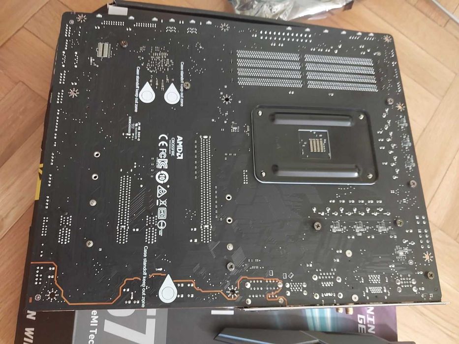 AMD Ryzen 9 5900X + MSI X570 Gaming Pro Carbon Wi-Fi