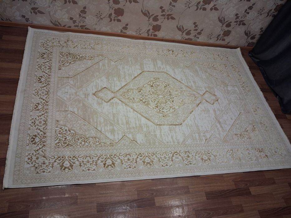 Продам  палас новый