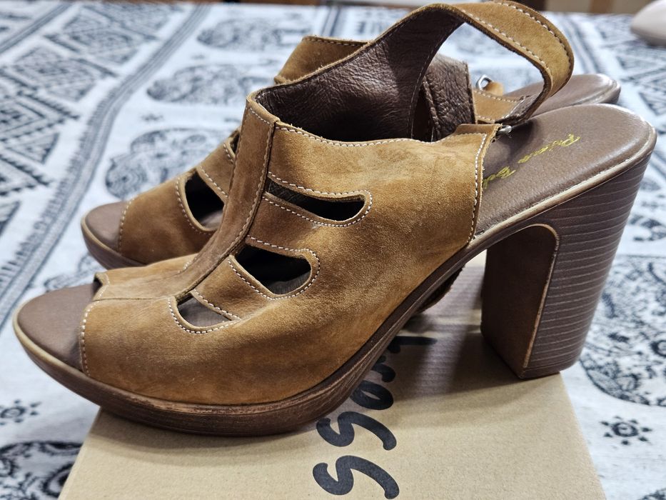 Босоножки женские