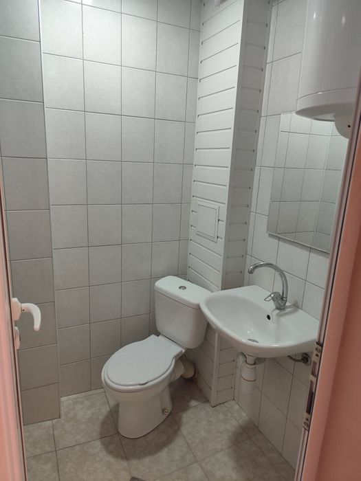 Дава се под наем Двустаен апартамент в Русе, Център - 55 кв.м за 298.86 € - Снимка #2