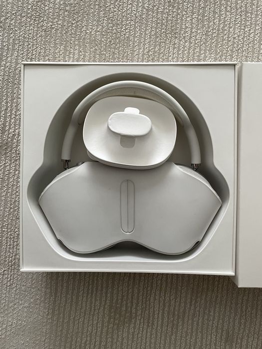 AirPods Max в отличном состоянии.
