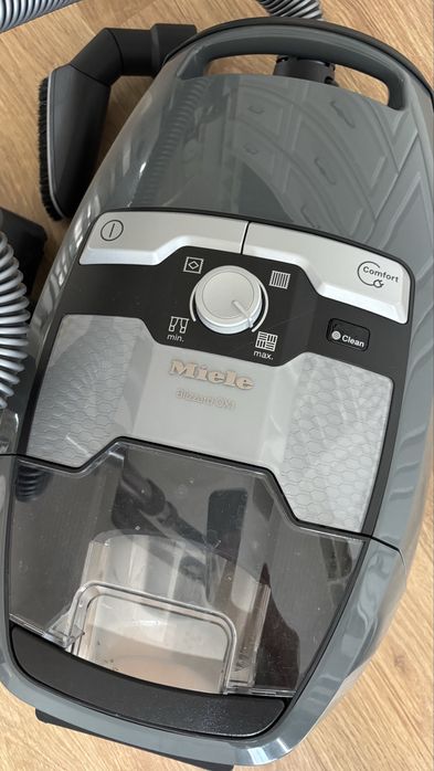 Aspirator fara sac Miele Blizzard CX1 PowerLine