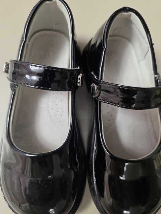 Pantofi marimea 28