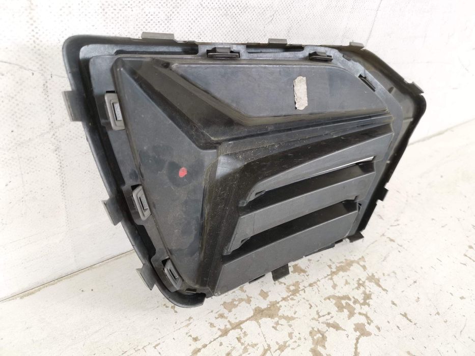 Ауди Q3 / Audi Q3 [ - ] Оригинална дясна решетка на проектора в добро