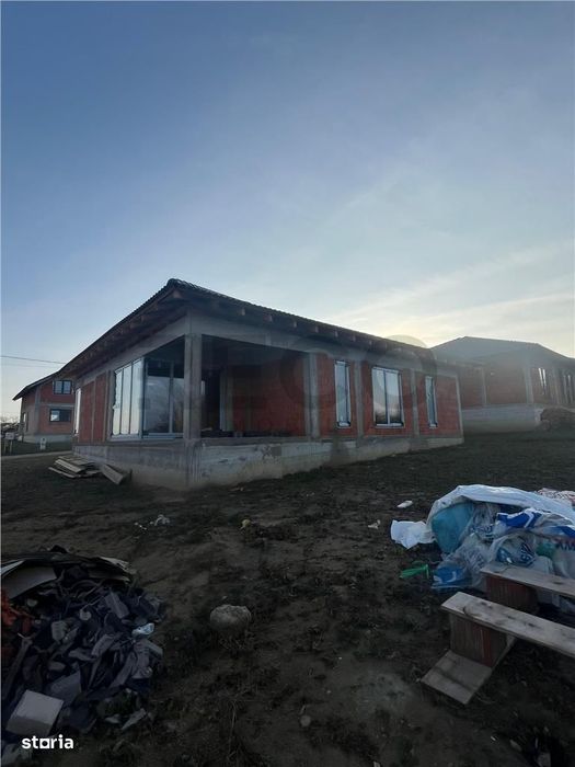 RECO Casa plan parter cu 3 dormitoare-la rosu- Paleu