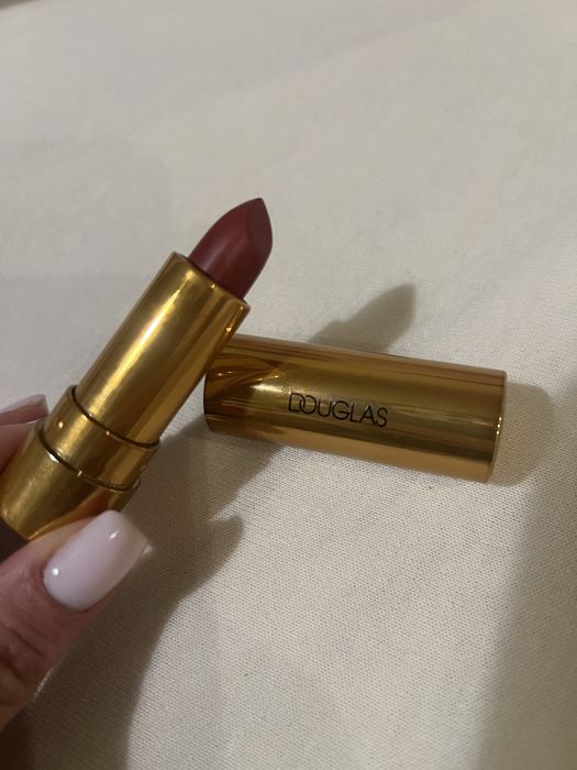 Червило Douglas