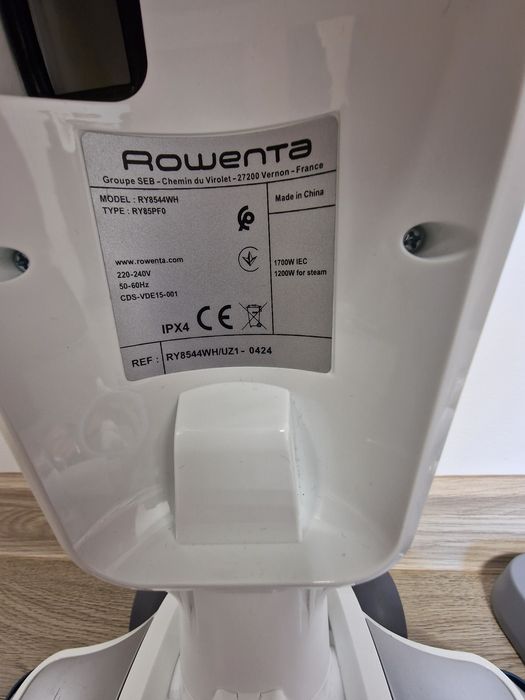 Aspirator vertical cu abur rowenta clean&steam