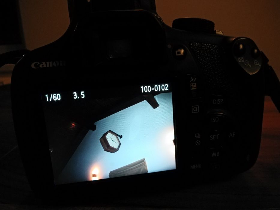 Canon EOS 1200D cu două baterii noi.