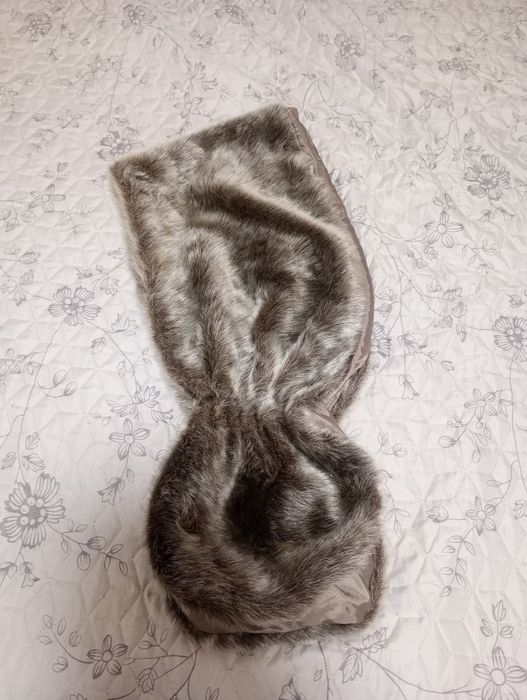 Кожена пухена яка