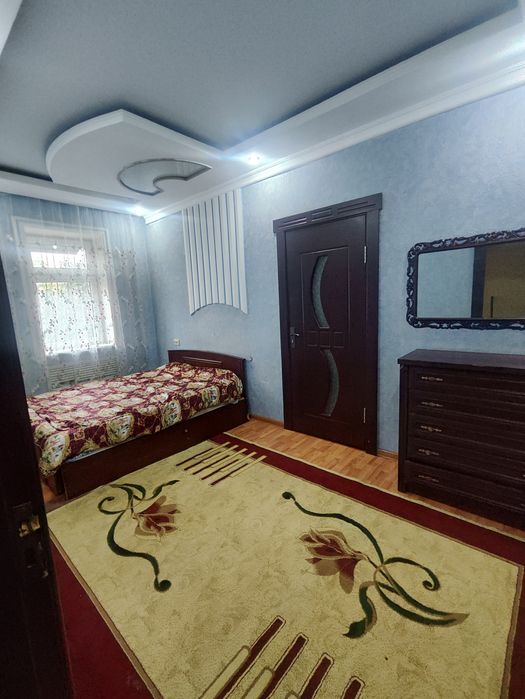 Здаётся квартира на Чиланзаре Алгоритме 9 этажка, 2 этаж, 3 комнатная.