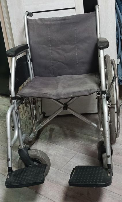 Продам инвалидную коляску