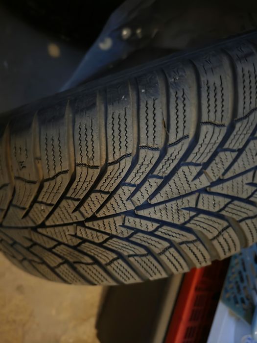 Roți cu cauciucuri iarna 215 55 16