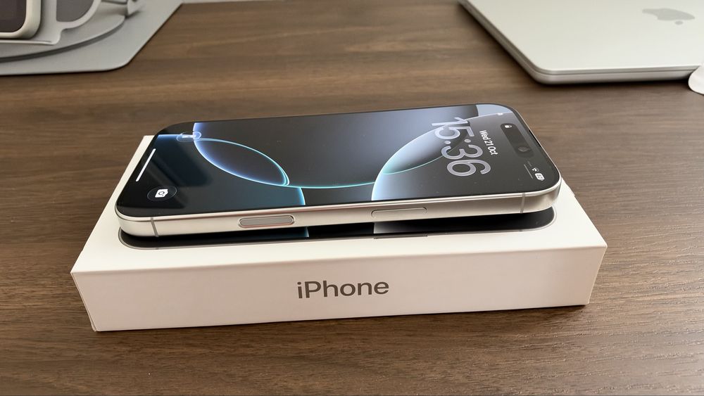 Продам iPhone 16 Pro, 256 ГБ, White Titanium (белый титан).