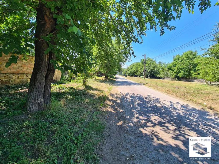 116270 Двуетажна къща с равен двор и кладенец в с. Ресен, на 15 км. от Велико Търново