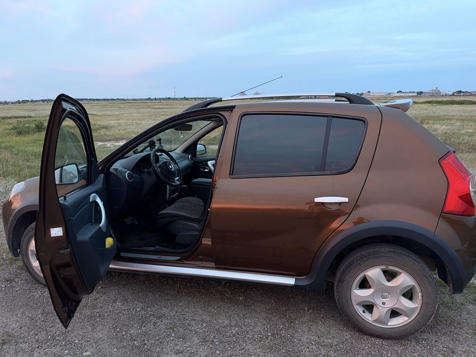 Продам машину Renault Sandero Stepway