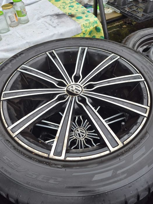 Cauciucuri cu jante si fara