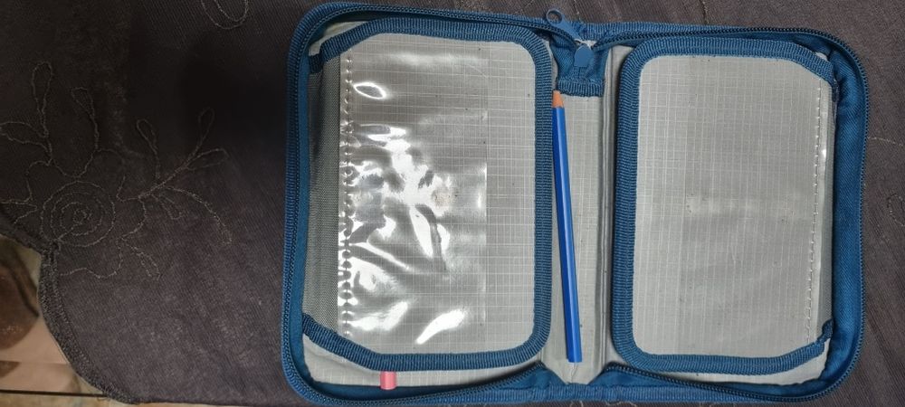 Оригинален калъф за ученически пособия