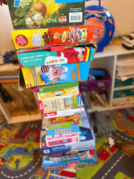 Vând lot jocuri  și puzzle-uri 4-5 ani