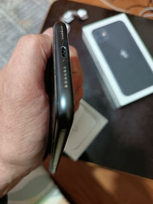 Продам Apple 11 64 gb