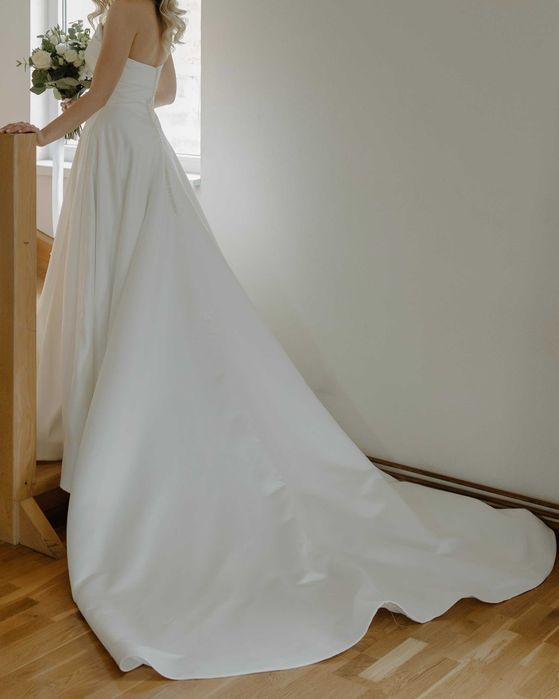 Rochie de mireasă realizată la comandă din tafta regală
