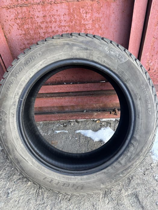 Зимние шины, шиповоннные