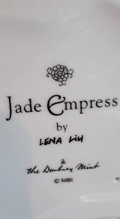 Порцеланова фигура на LENA LIU Колекционерска