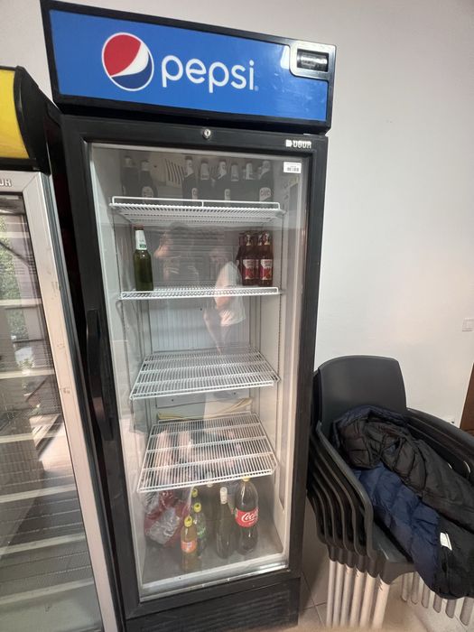 Vând vitrine frigorifice/ congelatoare functionale