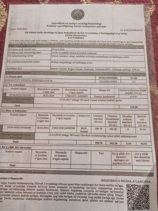 2 qavatli bino, magistralni yo'lini yoqasidan sotiladi.