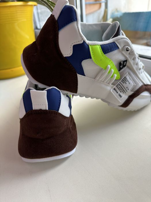 Продам новые кроссовки