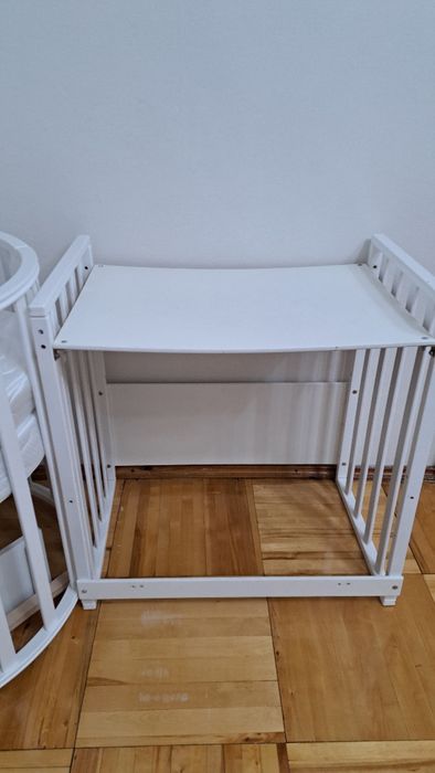 кухонный гарнитур ,комод, детская кровать