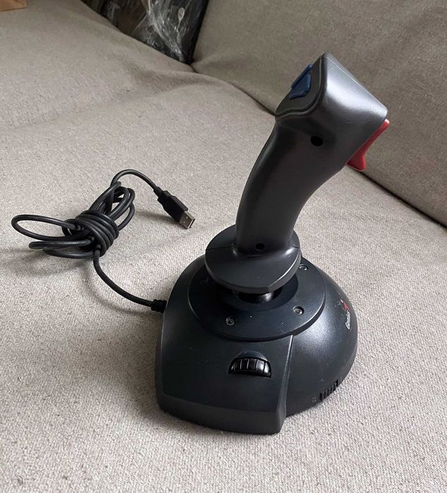 Joystick Genius F-16U pe USB - ideal pilotat avioane simulatoare