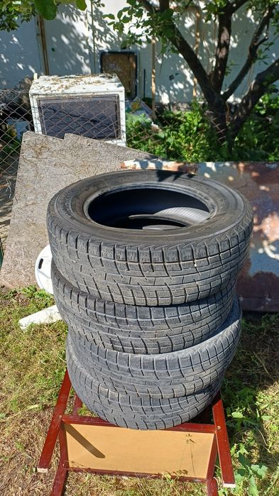 Продам Зимние шины 215/65/16 размера