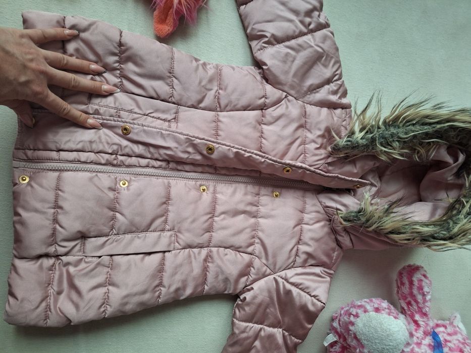 Запазено палтенце за малка госпожица размер 104