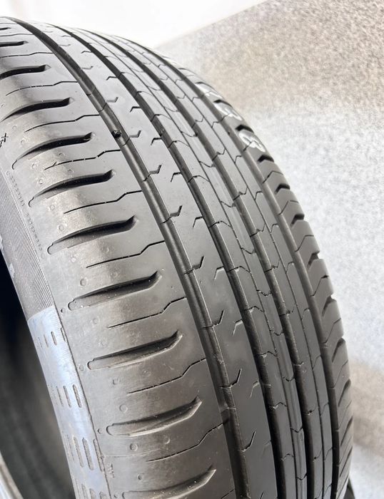 -Vând anvelope de VARĂ 215/60 R17 -Continental-