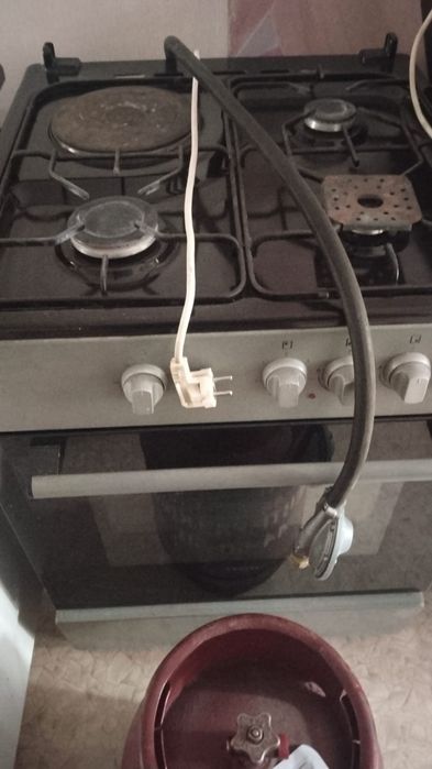 Срочно продам газ плиту