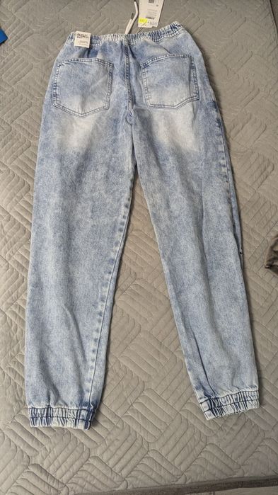 Молодежные джинсы