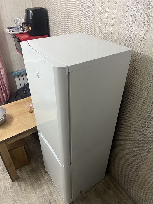 Продам холодильник Индезит