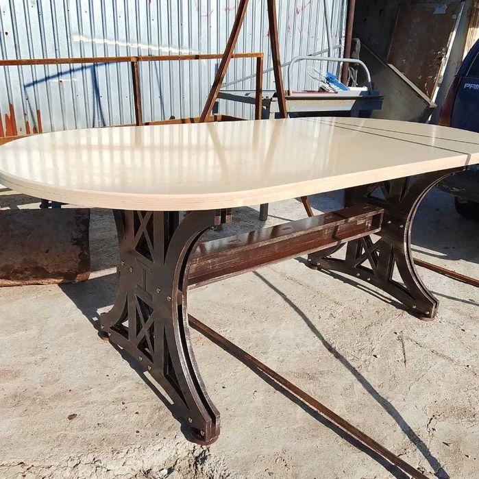 Обеденный стол для кухни