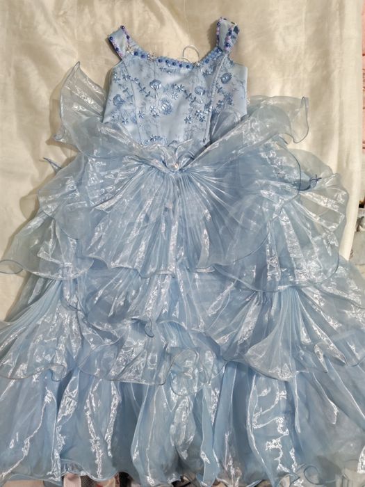 Продам платье красивое для девочки