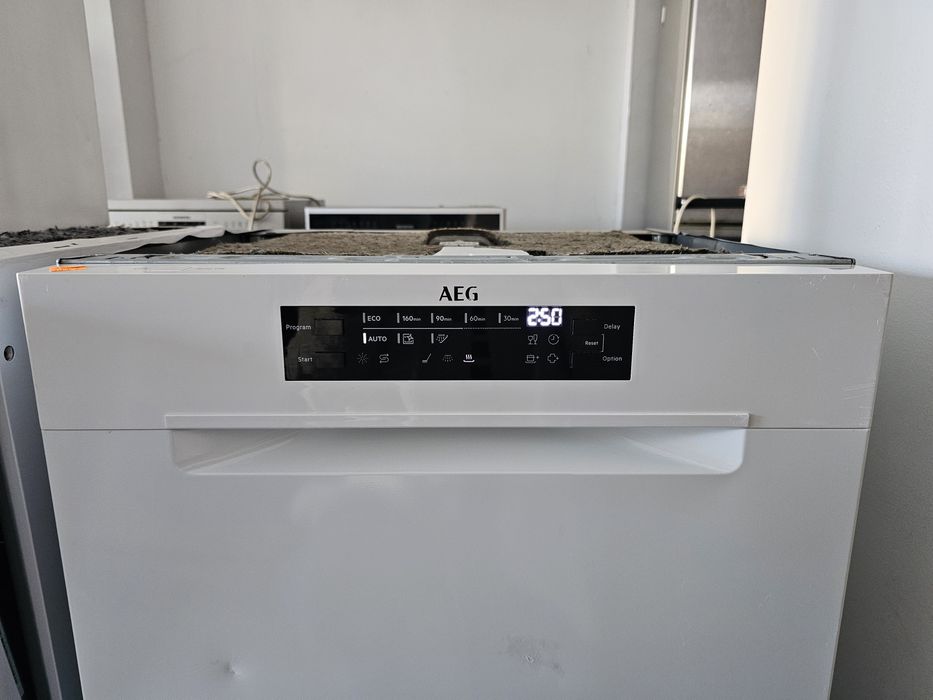 Съдомиялна за частично вграждане AEG