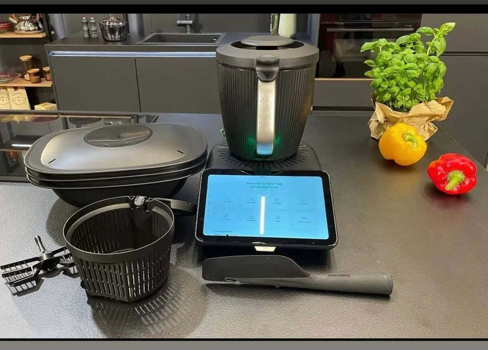 Vând Termomix Tm7 nou in cutia lui și cu factura și cadou