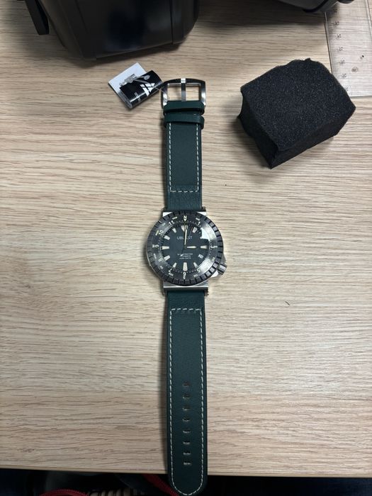 UBlast REF. UBGT46GN часовник