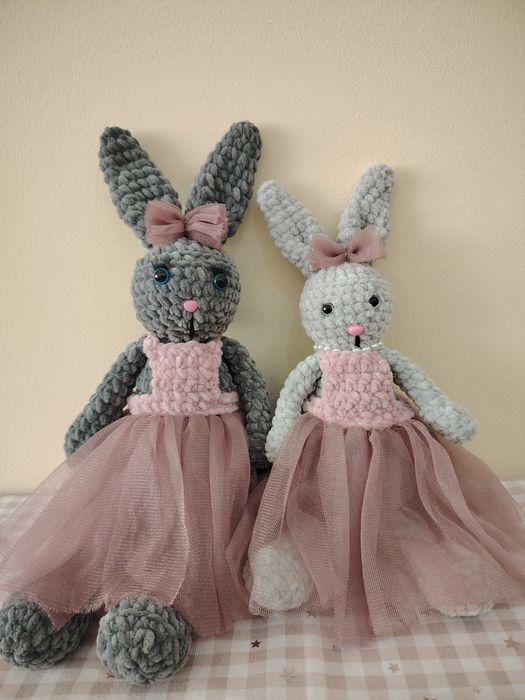 Ръчно плетени зайци (играчки)