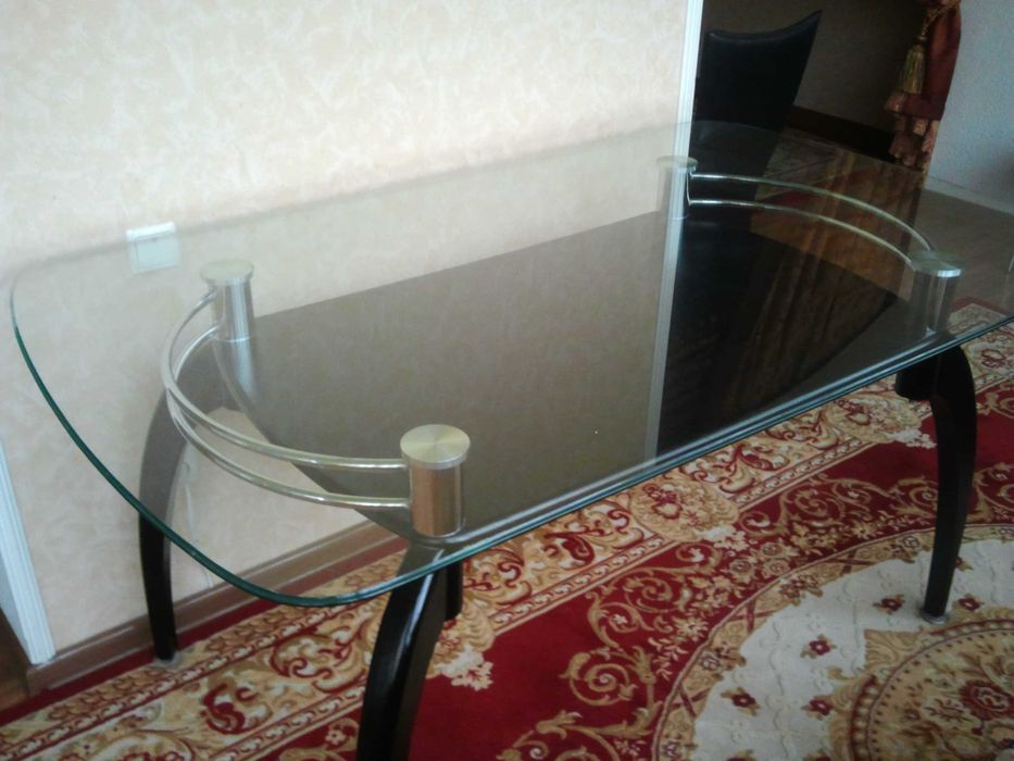 Стол со стульями